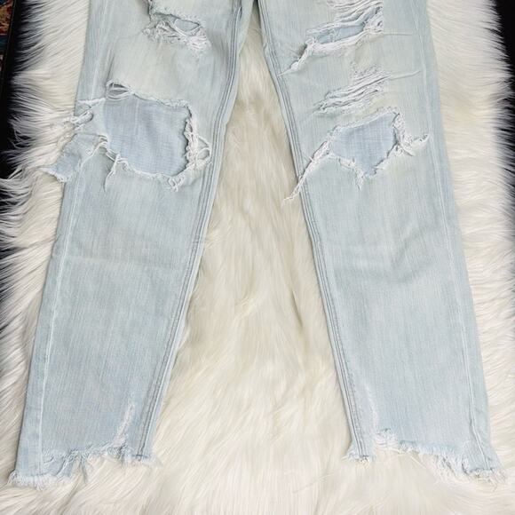 American Eagle Distressed Light Wash Tomgirl Jeans - Picture 2 of 7